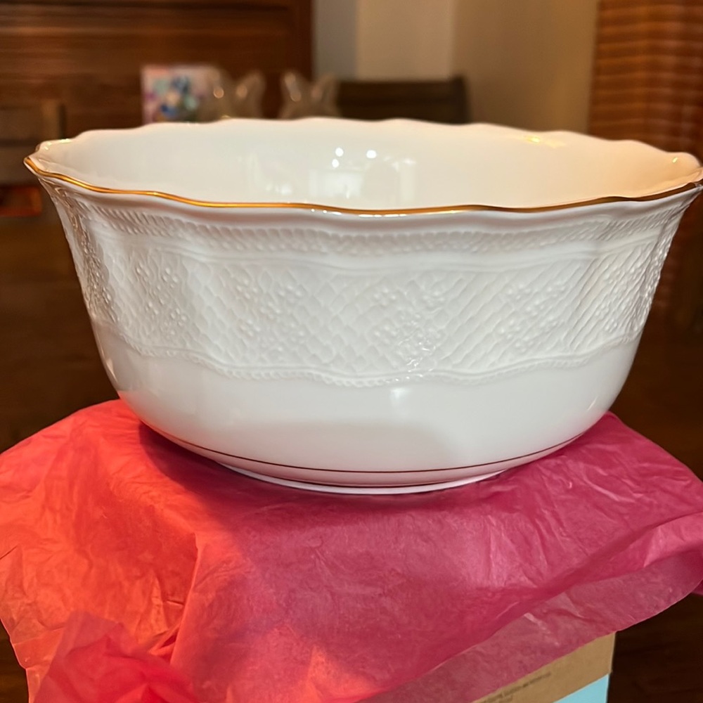 Perfect porcelain bowl gold trim #6785
